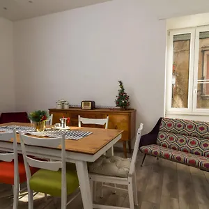 Couette-café Giù Al Centro, Naples